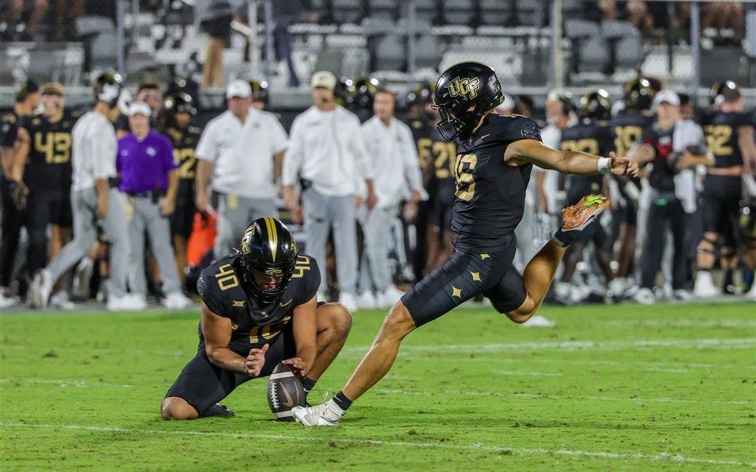 Noe Ruelas, kicker, on the field for UCF
